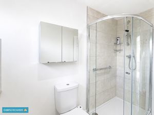 Shower room- click for photo gallery